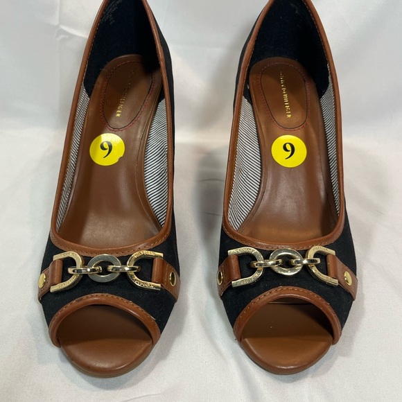 Tommy Hilfiger Black and Brown Wedges with Gold Horseshoe & Chain Over Peep Toe - Picture 5 of 11
